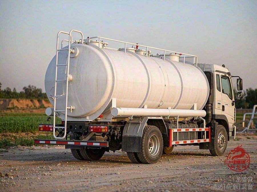 拉水罐车